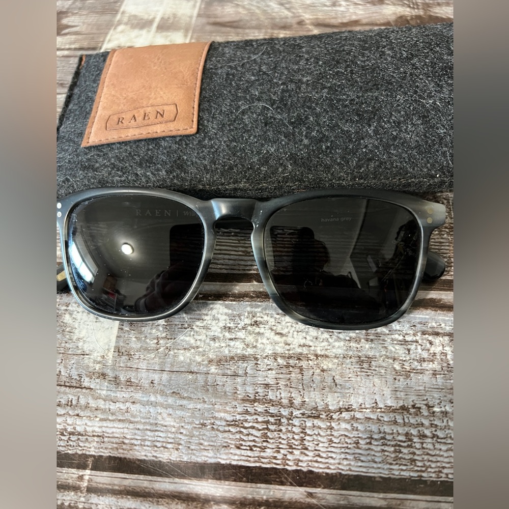 Raen Wiley Sunglasses 54019-145 with case Havana Grey